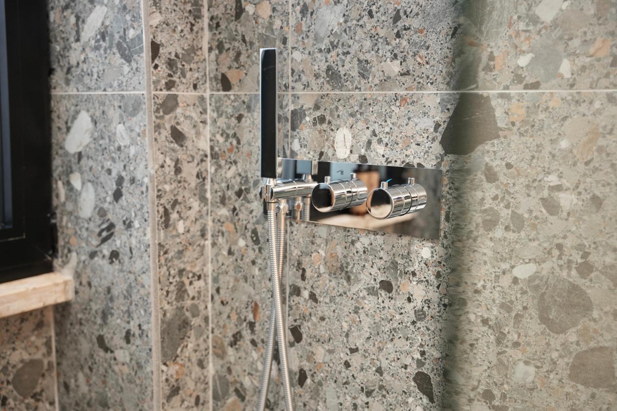 Nea Deluxe Apart-Hotel Tirana Bagian luar foto