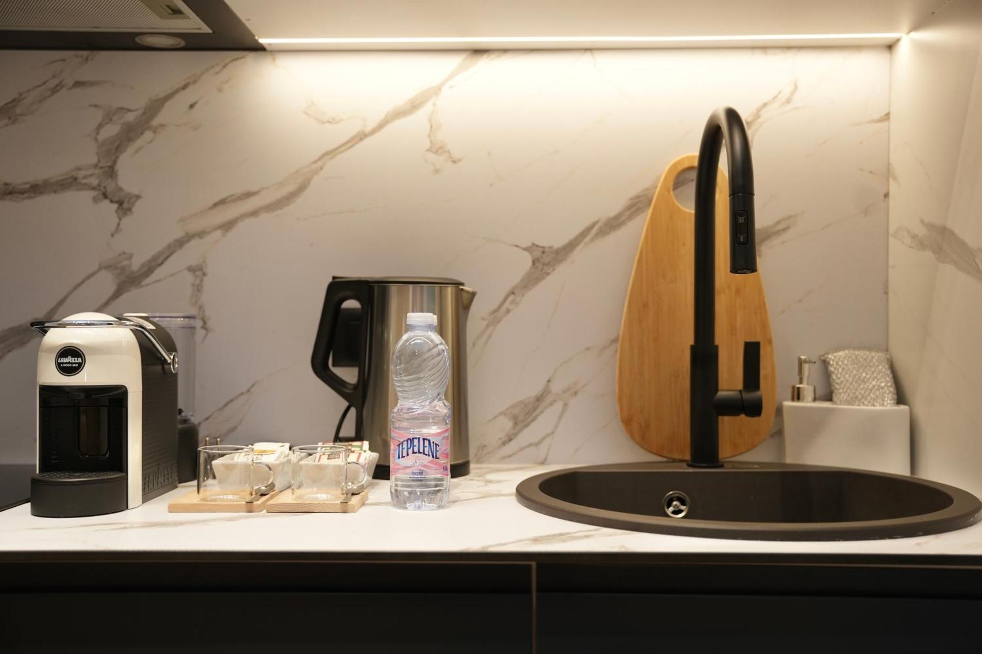 Nea Deluxe Apart-Hotel Tirana Bagian luar foto