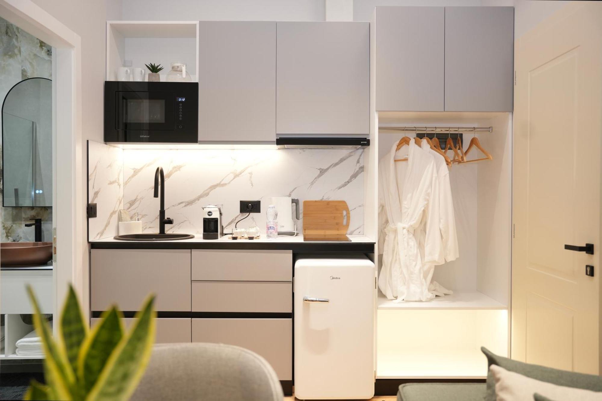 Nea Deluxe Apart-Hotel Tirana Bagian luar foto